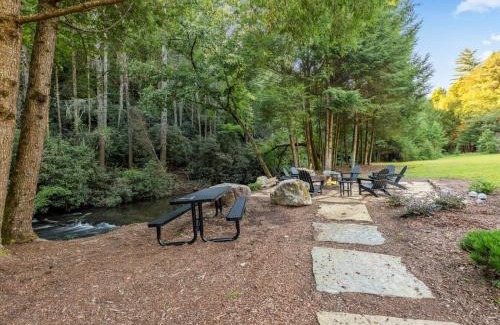 Cherry Log House | River Joy Lodge - Luxury Home on the Ellijay River