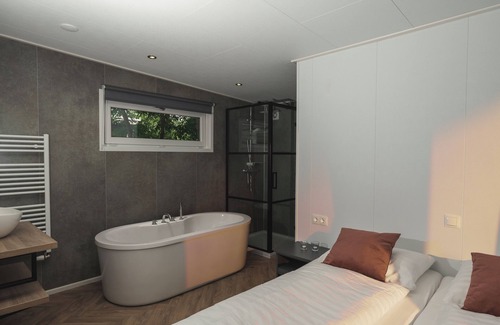 Zuna Resort | River Lodge 'Wellnesshuus' with whirlpool, sauna, bathtub, and sun shower | 2 people