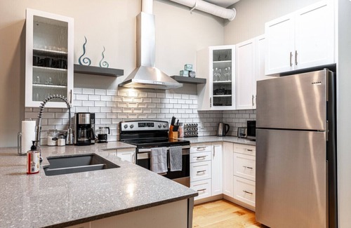Stratford Condo | River Merchant Inn Heintzman Music Suite