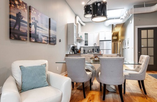 Stratford Condo | River Merchant Inn Heintzman Music Suite
