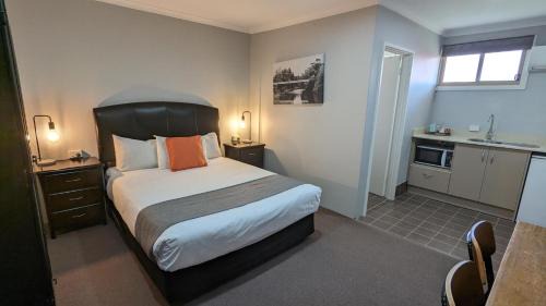 Queanbeyan East Hotel | River Motel