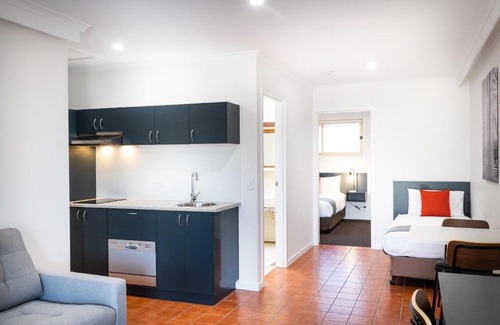 Queanbeyan East Hotel | River Motel