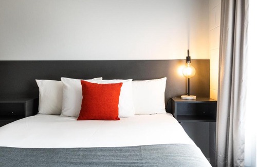 Queanbeyan East Hotel | River Motel