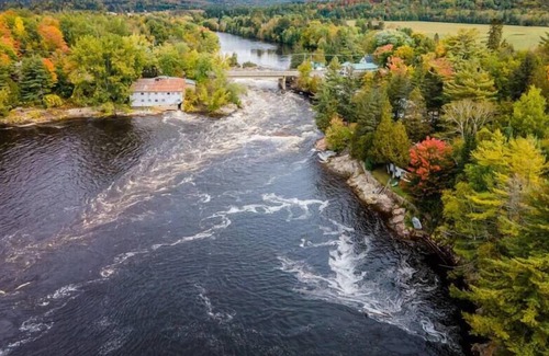 Brebeuf Ski Chalet | River'N Beach - chalet moderne sur rivière + spa!