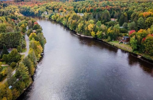Brebeuf Ski Chalet | River'N Beach - chalet moderne sur rivière + spa!