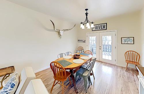 Kingsland House | River Oaks Dream