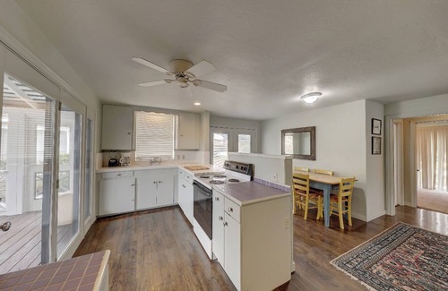 Ingram House | River Oaks Lodge 11/9.5 Sleeps 26, Riverfront, kayaks included!