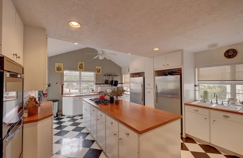 Ingram House | River Oaks Lodge 11/9.5 Sleeps 26, Riverfront, kayaks included!