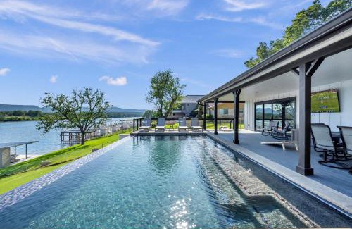 Kingsland House | River Oaks Luxury Lakeshore Concierge Services Available