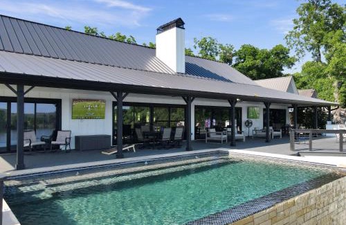 Kingsland House | River Oaks Luxury Lakeshore Concierge Services Available