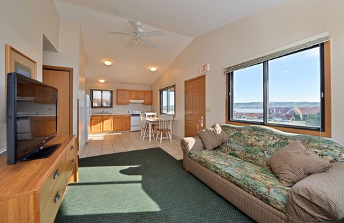 Chamberlain Hotel | River Ranch at Cedar Shore