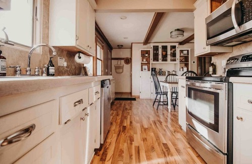 River Falls House | RIVER RETREAT, River Retreat, Fenced Backyard, Peaceful