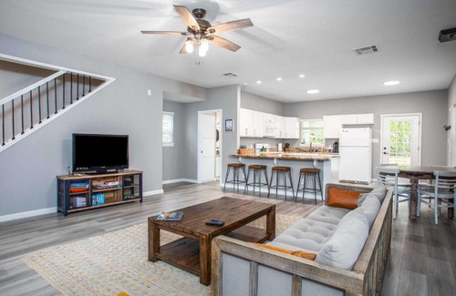 Bandera House | River Rock Retreat