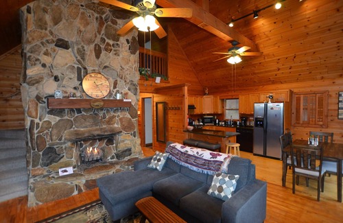 Deep Gap Cabin | River Rock: stream side, 11 acres, hot tub, waterfall