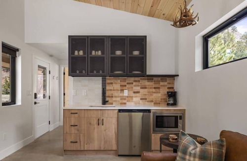 Grant Cabin | River Run, Sauna & Cold Plunge, Creekside Cabin