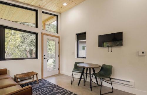 Grant House | River Run Sauna & Cold Plunge Creekside Cabin