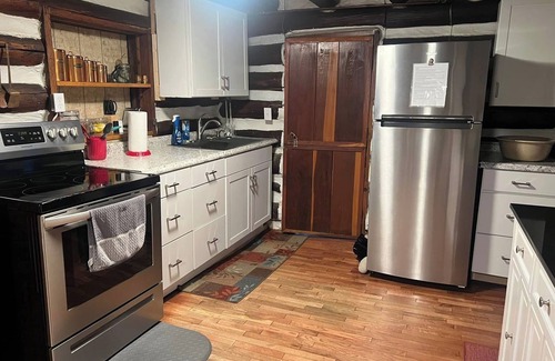 Elkins Cabin | River’s Edge Cabin- Perfect for Romance/Outdoor Adventures/Relaxation