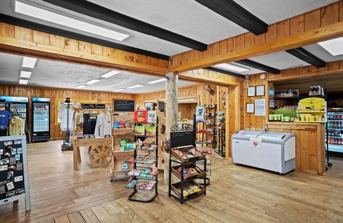 Almont House | River's Edge Retreat: Your Launchpad for Colorado's Outdoor Wonders