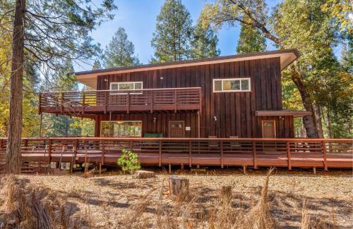 North Wawona House | River's Edge w/BBQ, Wifi, Firepit