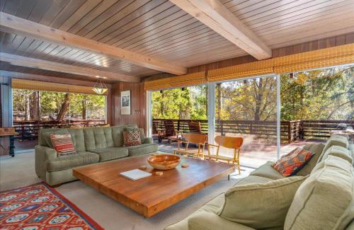 North Wawona House | River's Edge w/BBQ, Wifi, Firepit