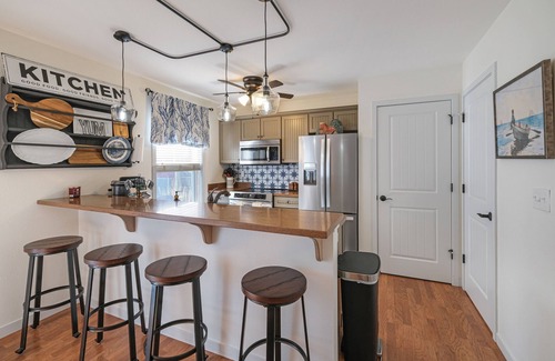 Ottawa House | River Shores Cottage 2 bed 2.5 bath