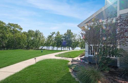 Ottawa House | River Shores Cottage