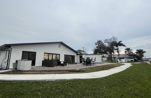 Gulf Cove House | River Sister Two: Beautiful home on Myakka River