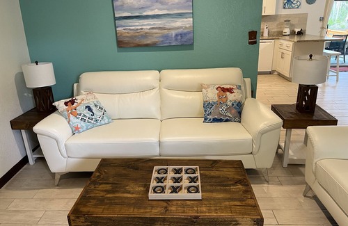 Weeki Wachee Gardens House | River to Gulf/kayaks/bring your boat/dogs -No fee/fenced yard/Mermaid themed