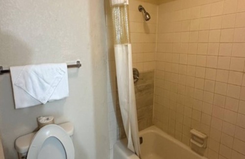 Fort Smith Hotel | River Valley Inn and Suites By Belvilla