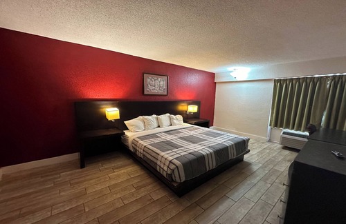 Fort Smith Hotel | River Valley Inn and Suites By Belvilla