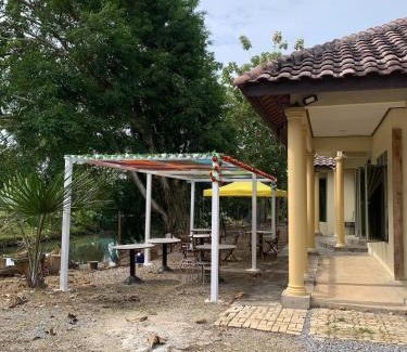 Kampung Abi House | River Valley Roomstay