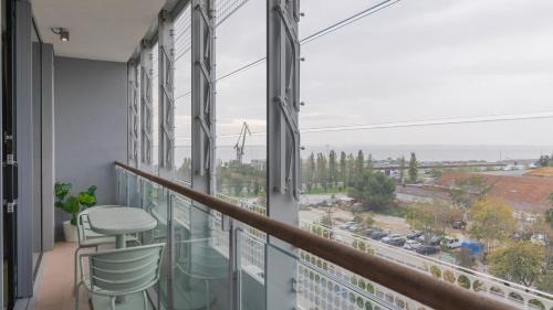 Marvila Apartment | River View 1BDR Apartment by LovelyStay