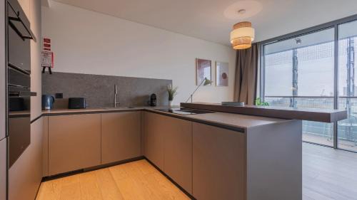 Marvila Apartment | River View 1BDR Apartment by LovelyStay
