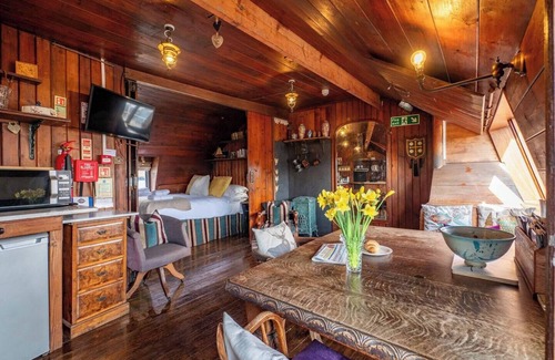 Dartmouth Apartment | River View Apartment with Parking & Balcony