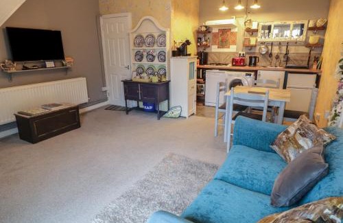 Muff House | River View Cottage