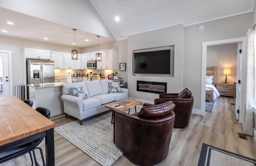 Ellijay House | River View Getaway by 2DC