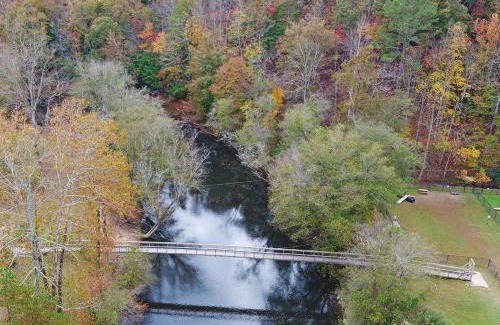 Ellijay House | River View Getaway by 2DC