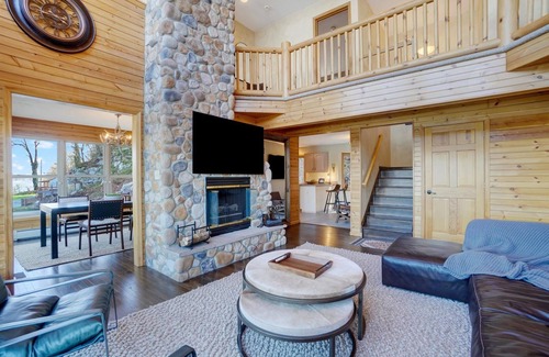 Columbia House | River View Lodge on the River