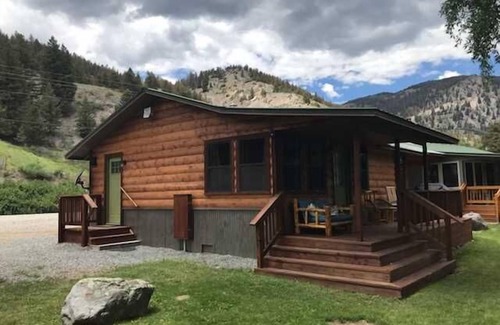 Lake City Cabin | River View - Ox Yoke #5 - Great Family Cabin Along the Lake Fork of the Gunnison River
