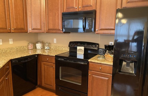 Grafton House | River View TH w/Patio- 1 block from Main St