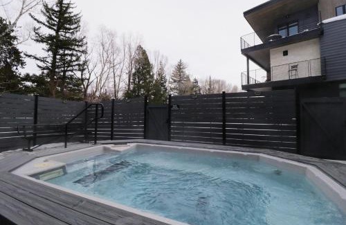 Willow Grove Apartment | River West 611 condo