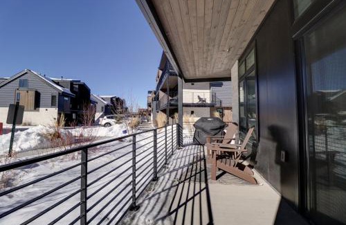 Willow Grove Apartment | River West 611 condo
