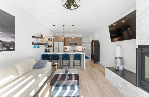 Willow Grove Apartment | River West #635