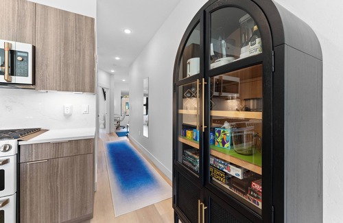Willow Grove Apartment | River West #635