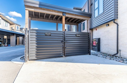 Willow Grove Apartment | River West #635