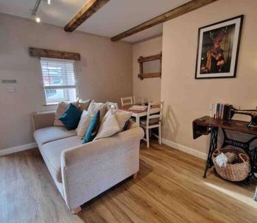 Llanedy House | Riverbank Cottage, Dog Friendly. Swansea, Llanelli