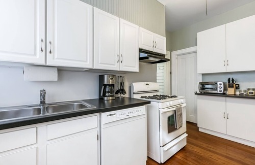East Carrollton House | Riverbend Gem in Historic Carrollton Uptown
