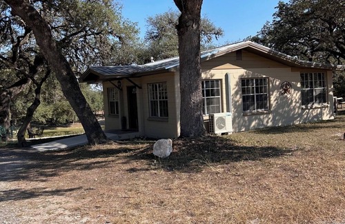 Concan Cabin | Riverbend on the Frio Cabin 4
