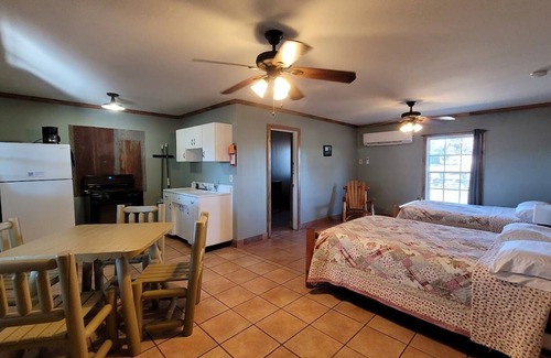 Concan Hotel | Riverbend on the Frio Motel 9