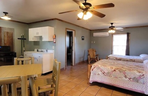 Concan Hotel | Riverbend on the Frio Motel 9